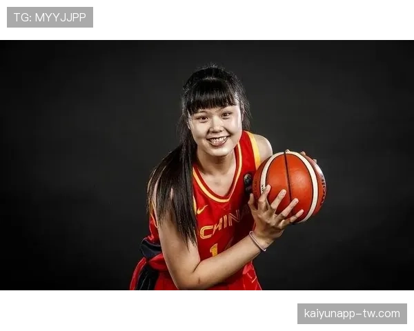 要是李月汝去娱乐圈，红毯大片和超市买菜照能把热搜挤爆